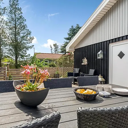 Cozy With Indoor Hot Tub And Sauna In Vorupor