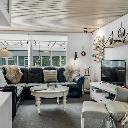 Cozy With Indoor Hot Tub And Sauna In Vorupor Ferienhaus