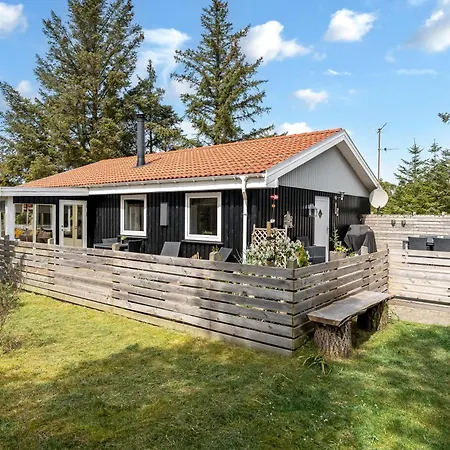 Ferienhaus Cozy With Indoor Hot Tub And Sauna In Vorupor